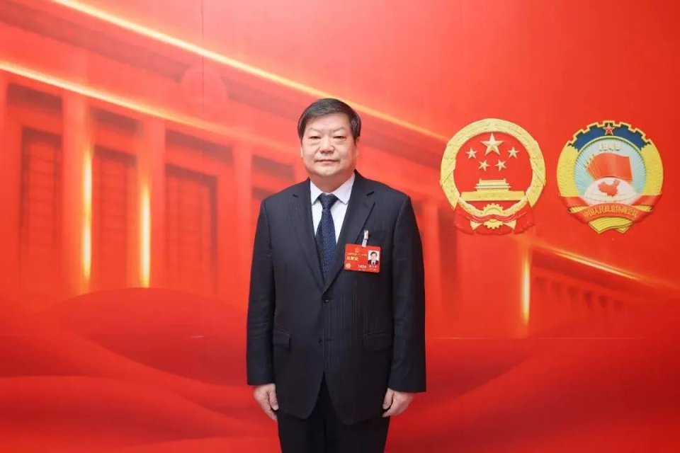 新华社专访全国人大代表邵长金：“中国丝”扮靓世界“美丽经济” ... ...