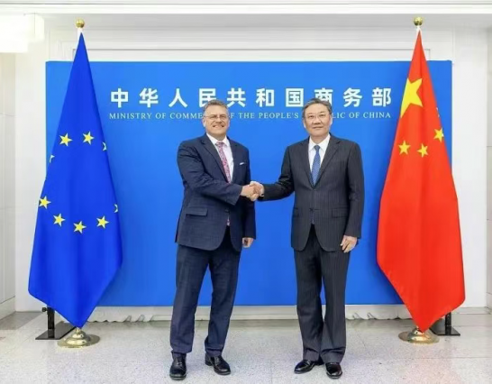 中国赠送欧盟官员二氧化碳制运动T恤衫