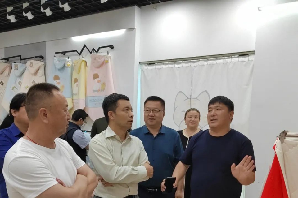 中国棉花协会到安阳市纺织产业工程学会调研