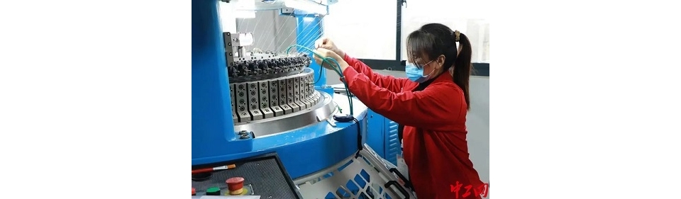 10月26日，2022年河南省安阳市纬编工职业技能大赛决赛举行。图为决赛上职工实操.jpg