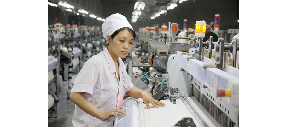 全国人大代表、纺织工人冯丽朝：关注职工职业技能提升.jpg