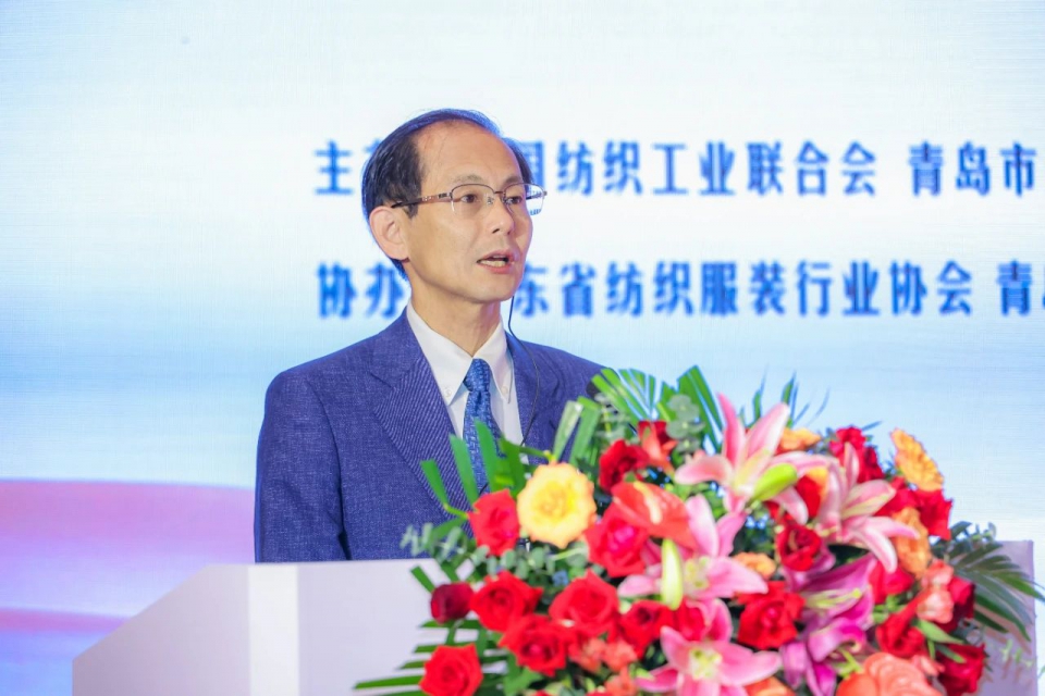 日本纤维产业联盟副会长兼秘书长富吉贤一.jpg