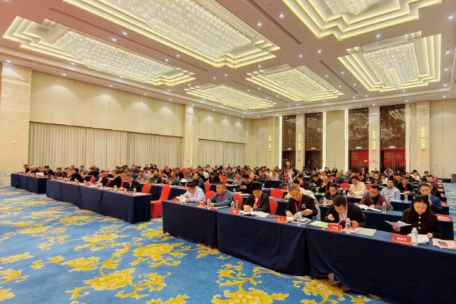 中国麻纺织行业协会第九届理事会.jpg
